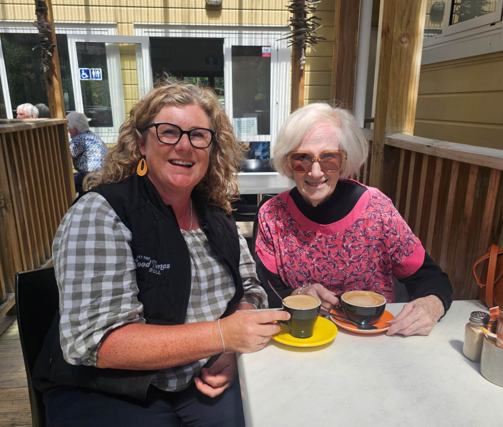 Brighton Cafe w Lenore sm